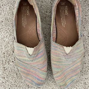 Multicolored Tom’s